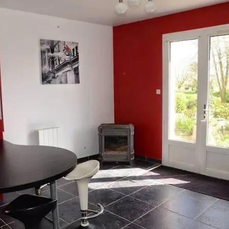 Maison Dans Son Ecrin De Verdure Plouvien